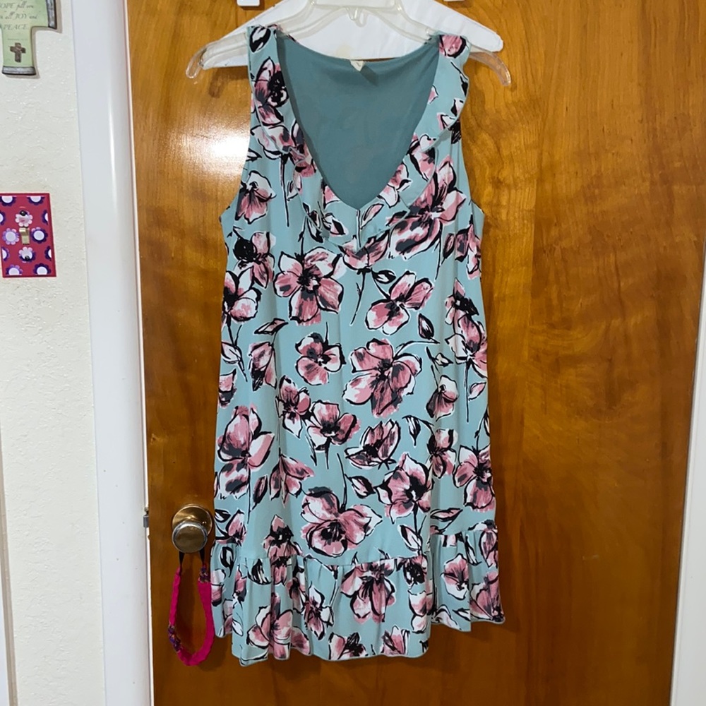 floral v cut dress with ruffled bottom